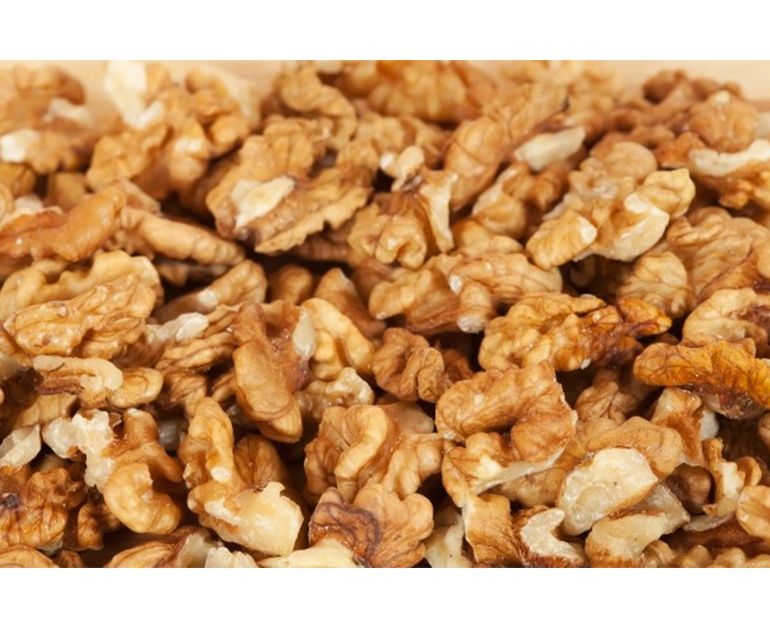 Vând sâmburi de nucă