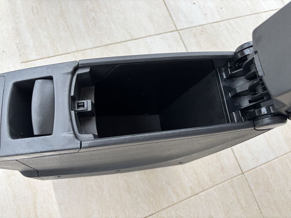 Cotieră față electrică   renault scenic 3  cu butoane navigatie+ radio