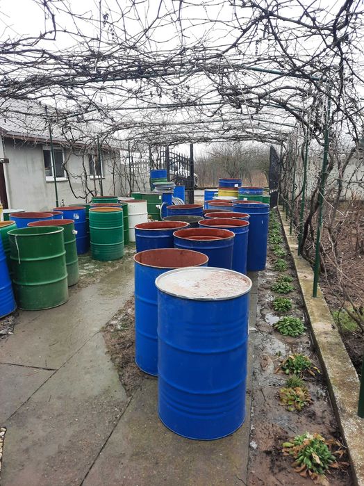 De vânzare butoaie din tablă