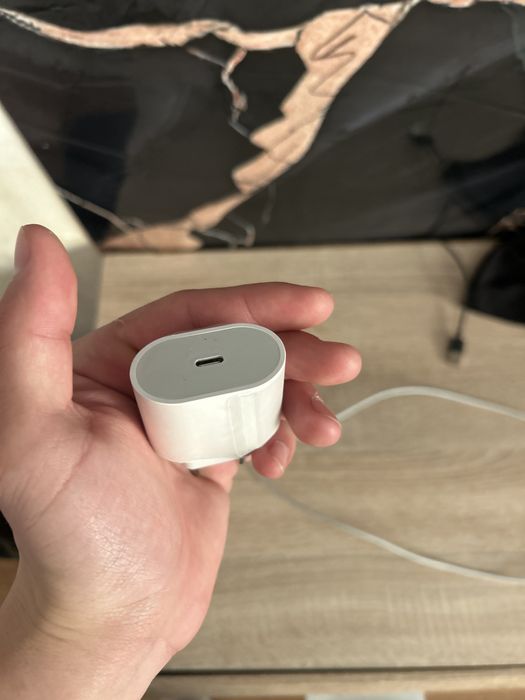 Зарядка на айфон оригинал