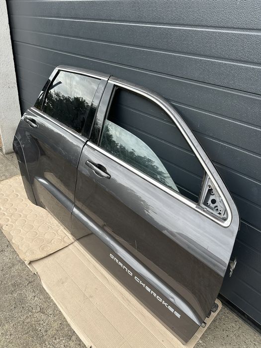 Usi dreapta / Portiere dreapta Jeep Grand Cherokee