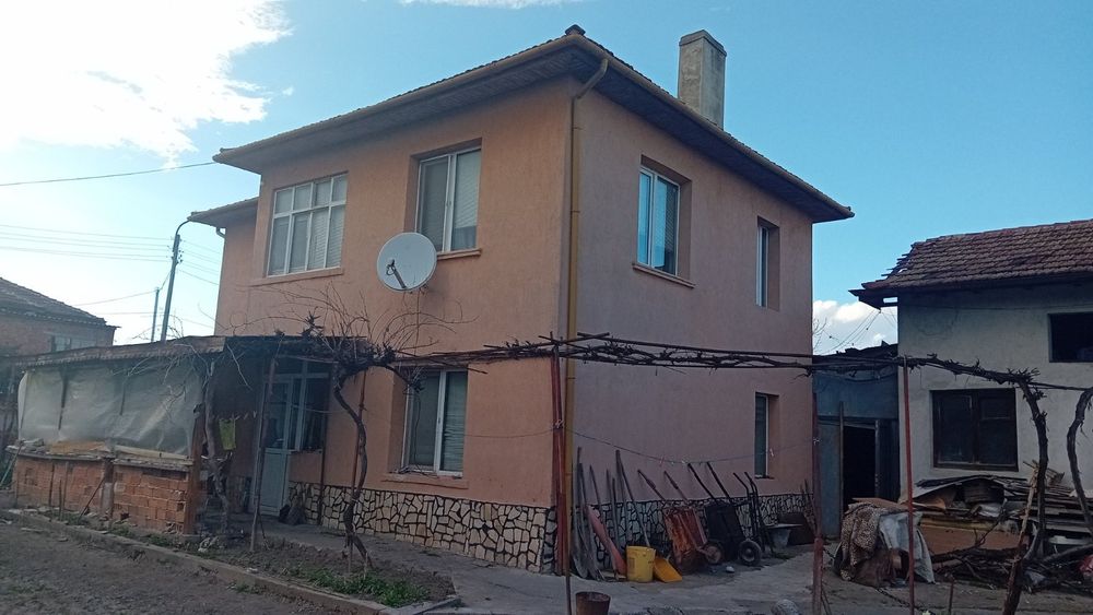 Продавам 2 къщи в Катуница