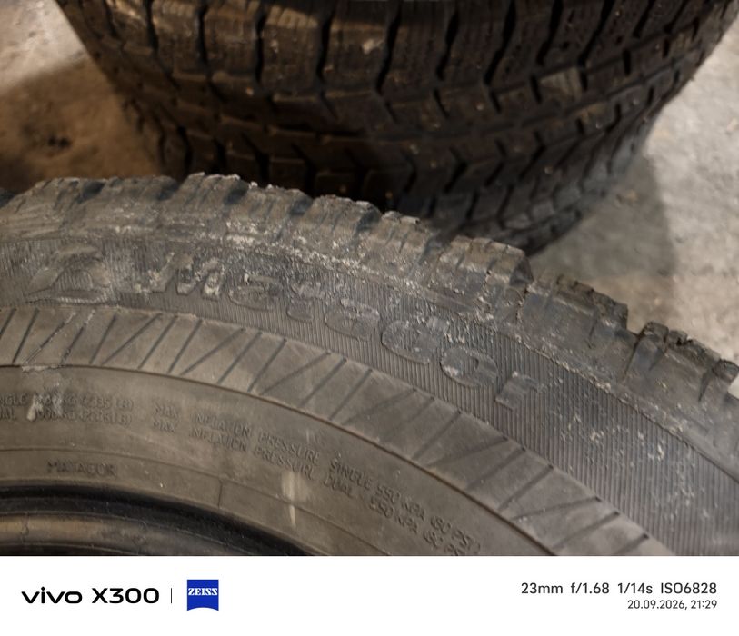 Продам 2 балона R16c 205/75