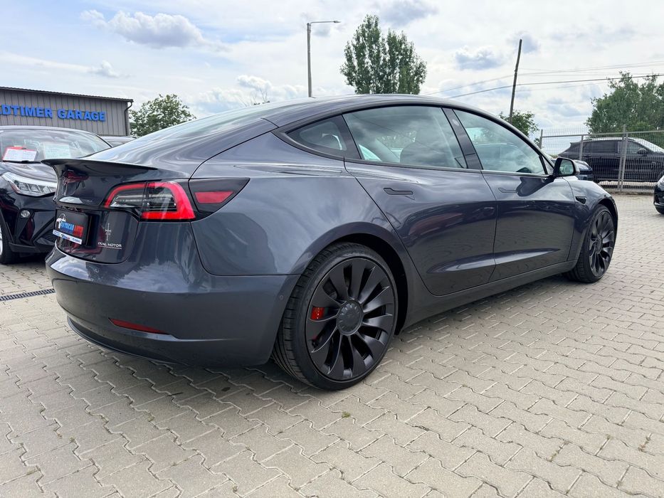 Tesla Model 3 Primul proprietar