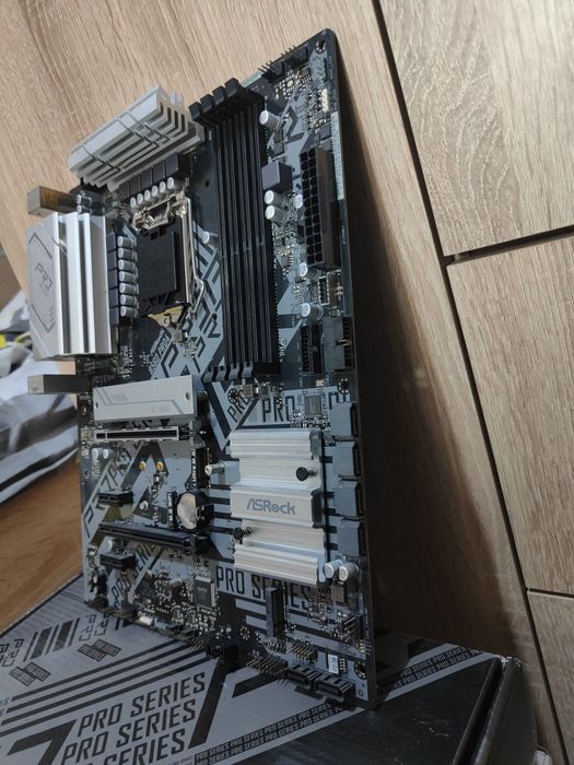 Материнская плата ASRock B560