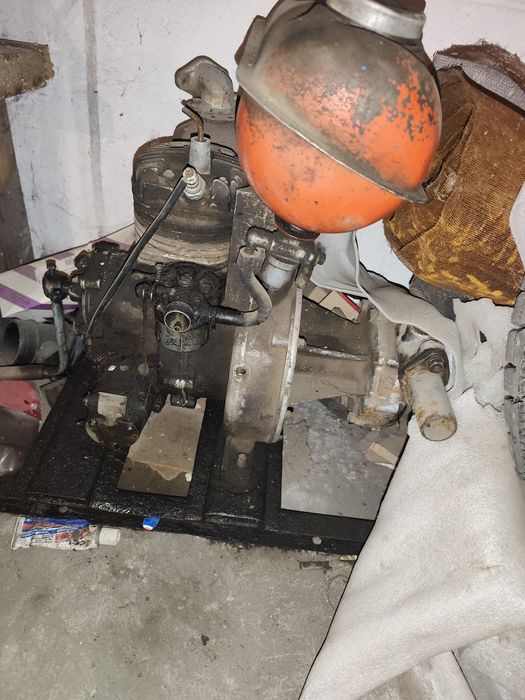 Мотор бензиновый