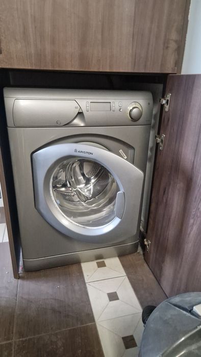 Продавам пералня ARISTON