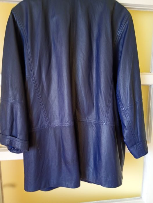 Scurta dama din piele