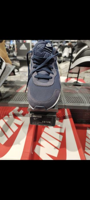 продаётся оригинальное кроссовки найк