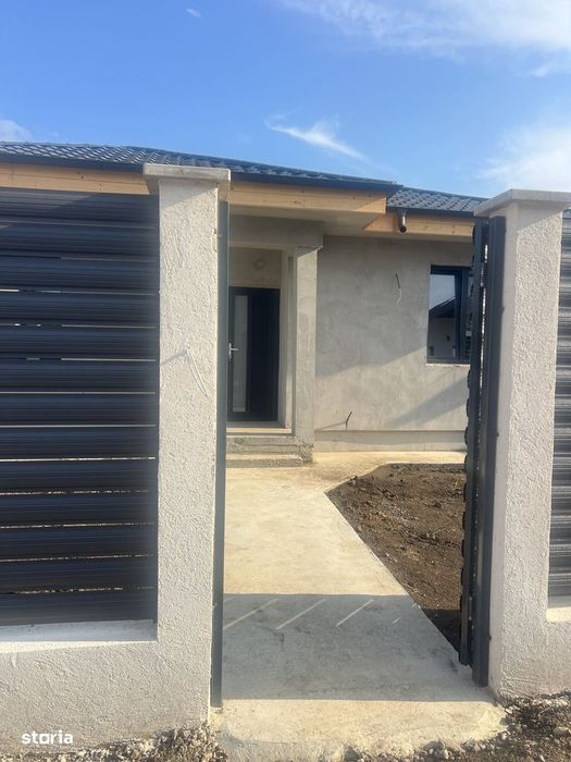 Casă de vânzare, 3 camere, teren 450 mp