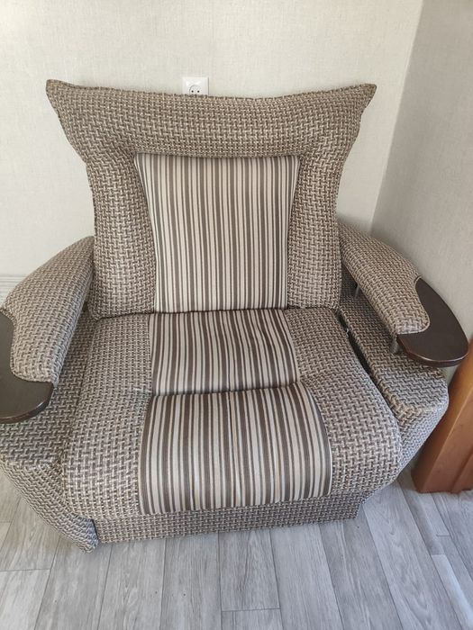 Продам диван и кресло