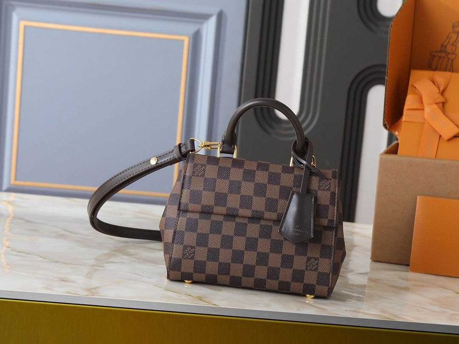 Дамска чанта Louise Vuitton