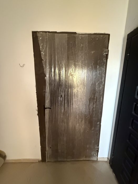 Продается входная дверь