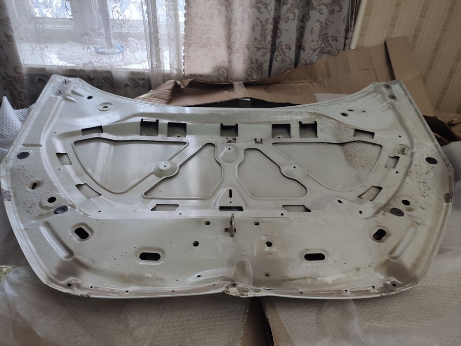 Капот Лада Веста оригинал