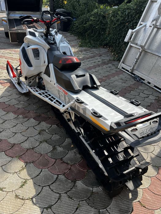Snowmobil ski doo snowmobile