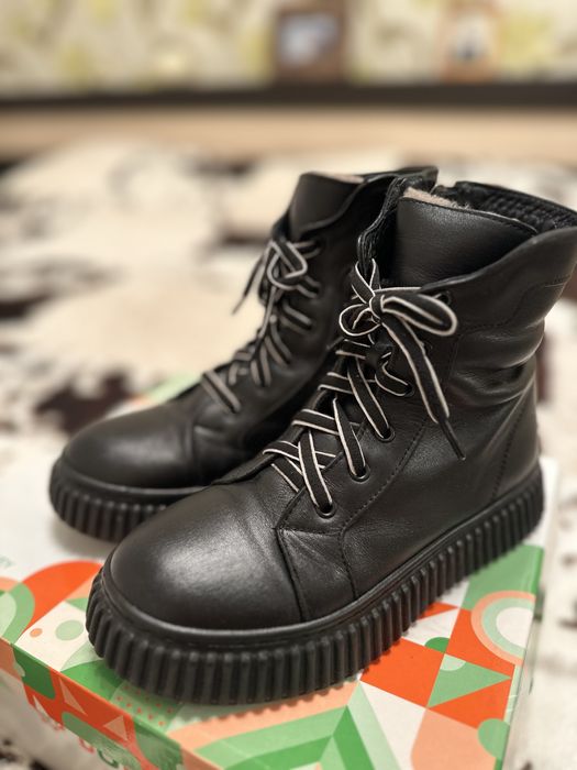 Продаю зимние кожаные ботинки на девочку