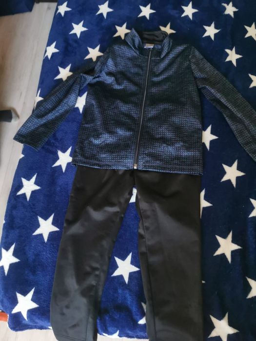 Vând un trening și o pereche de blugi + geaca piele