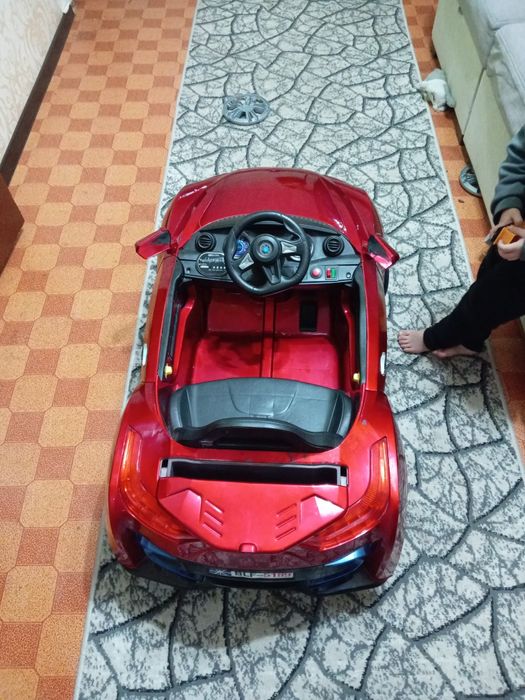 Продаётся детская машина только нет пульта и еется зарядка