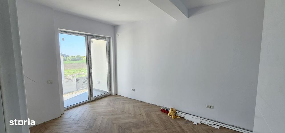 Vila tip duplex 4 camere,800 m de blv.,cartier linistit