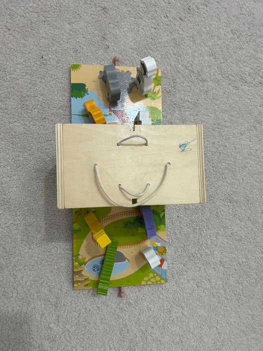 Jucarie cutie din lemn ferma cu figurine