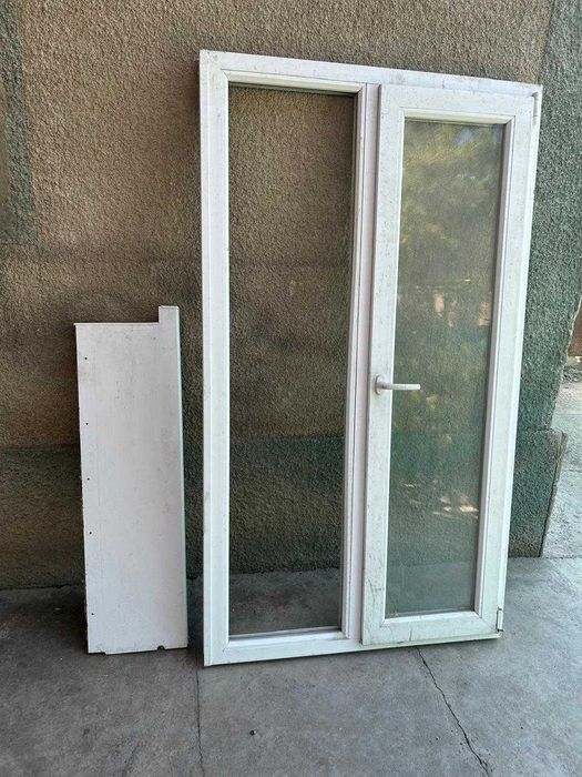 Пластиковая дверь