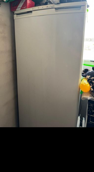 Продам морозильник в количестве 2шт. Рабочие оба. Большой бирюса, орск