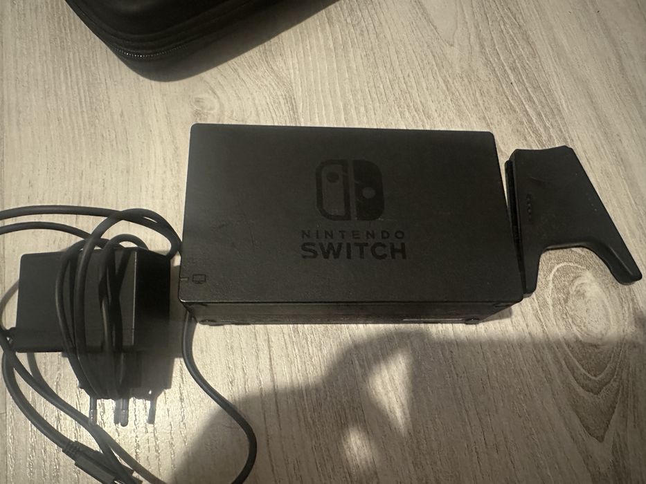 Конзола Nintendo Switch с аксесоари и подарък/игра