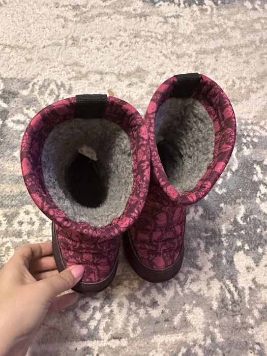 Продам Зимние сапожки для девочки 27 размера