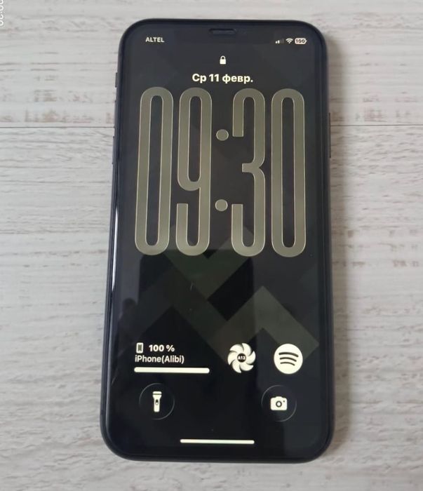 Продам айфон 11  128 акб