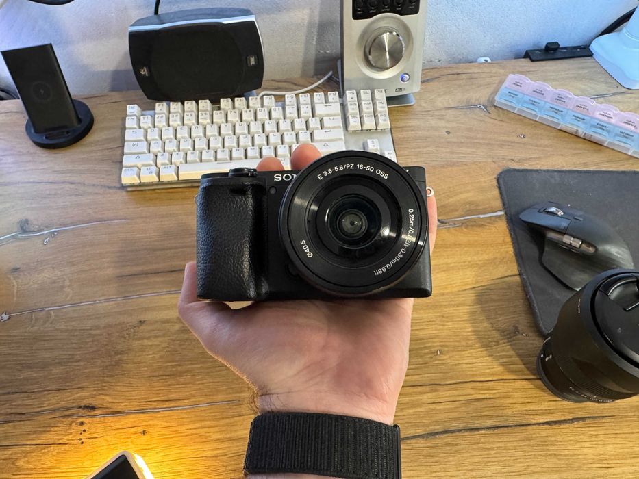 Sony a6400 + (Кит объектив) и доп. АКБ