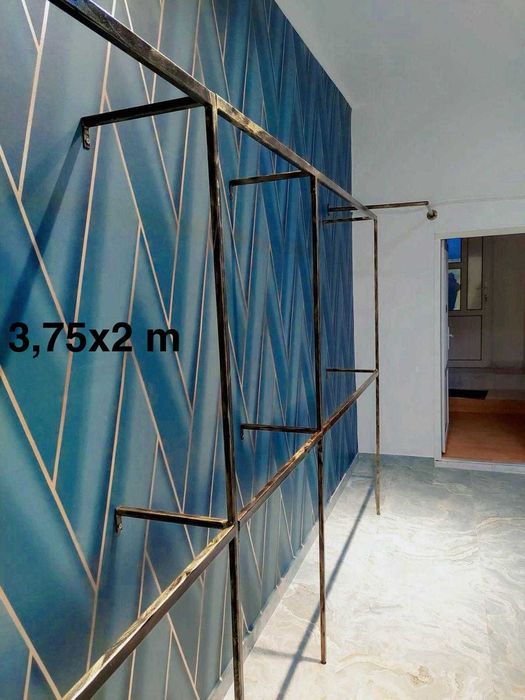 Mobilier metalic ideal pentru magazine de haine