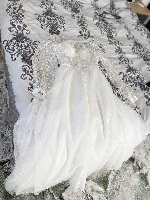 O rochita sclipitoare, delicata ! Potrivita intre 38-40