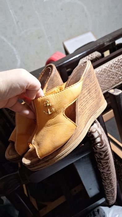 Продам женскую обувь