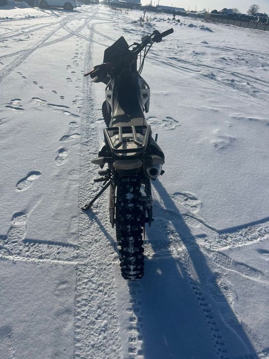 Мотоцикл эндуро  250 кубов