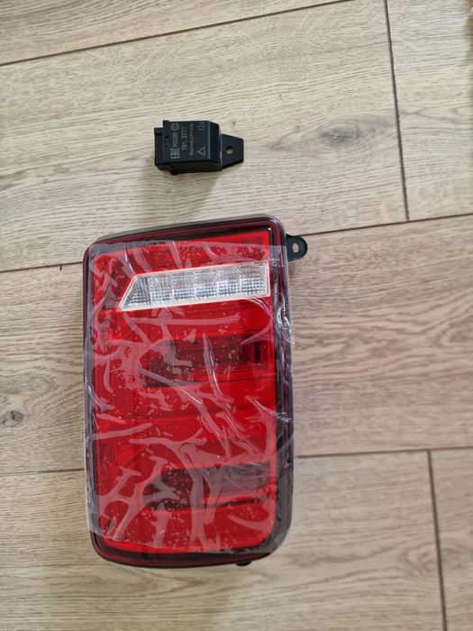 Задние фонари для нивы рэндж Ровер красный