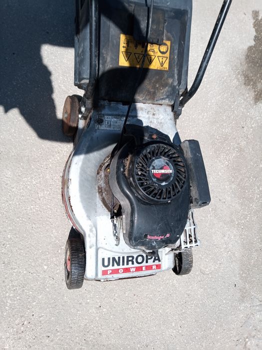 Продавам бензинова косачка uniropa power