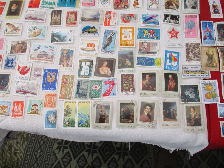 Пощенски марки:без и с печати от много държави разнообразни и ценни
