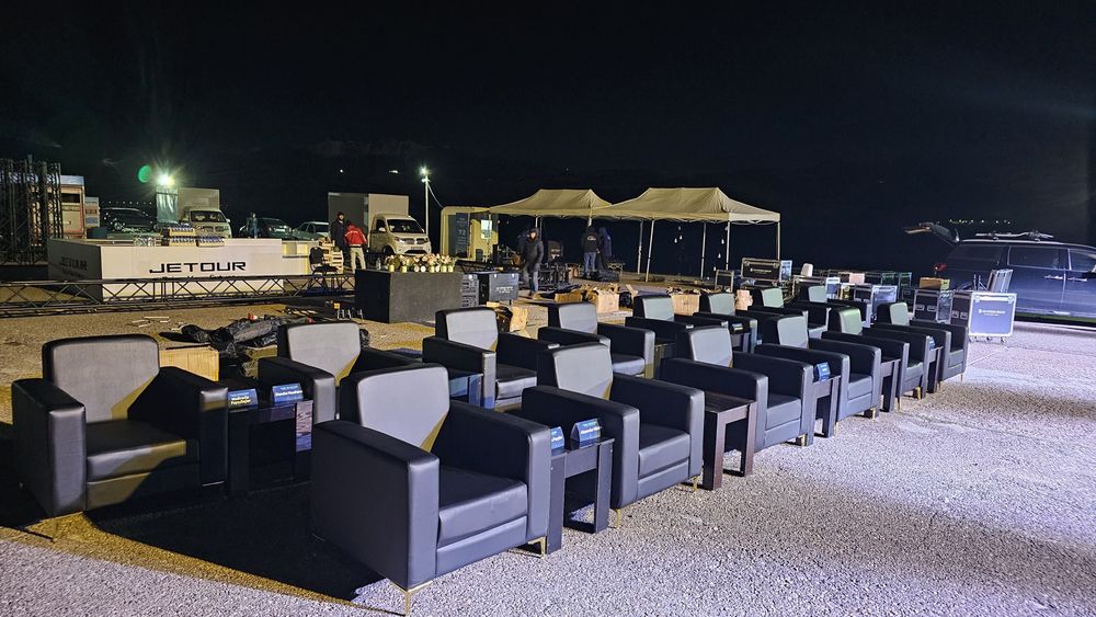 Аренда кресло . Журнальный стол . Прокат кресла диван  Стол стул