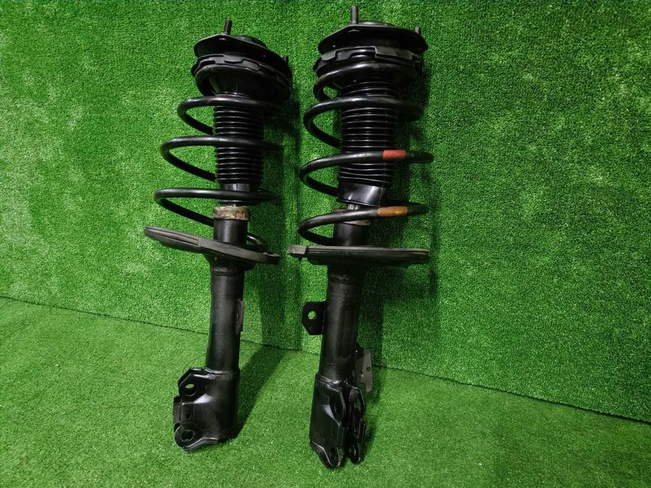 Оригинальные передние стойки амортизаторов в сборе от Toyota Camry 35