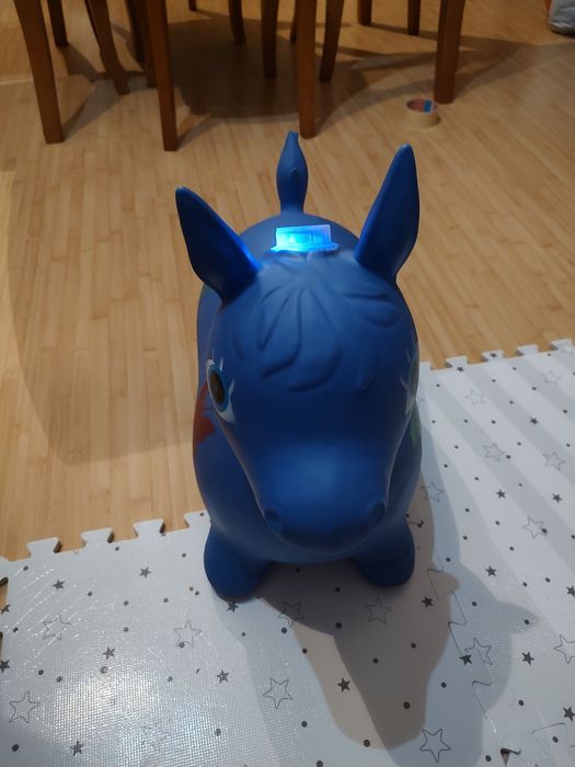 Надуваемо конче за деца