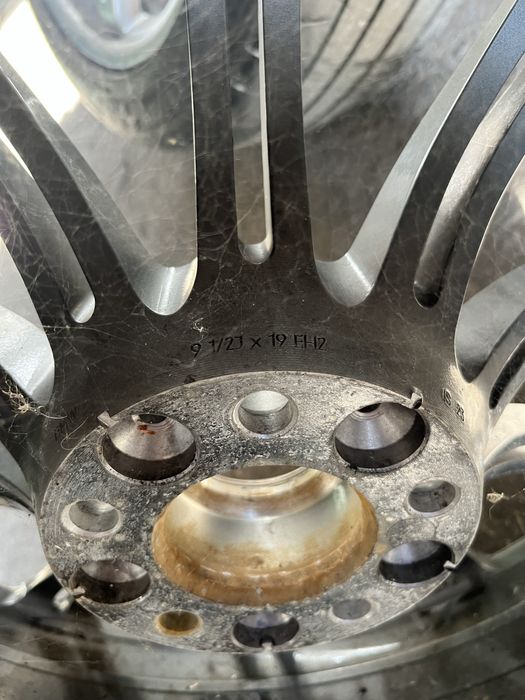 Продавам 1 брой оригинална джанта 19 цола за бмв е 90 м 3