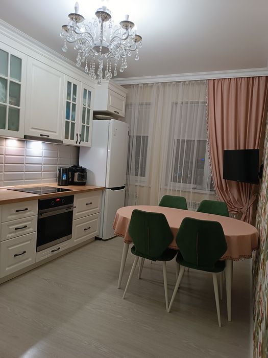 Продам шторы и скатерть