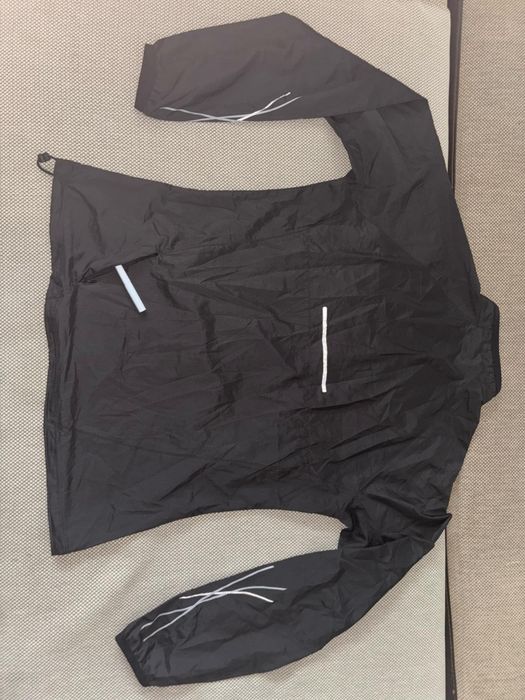 Дамска ветровка на Asics