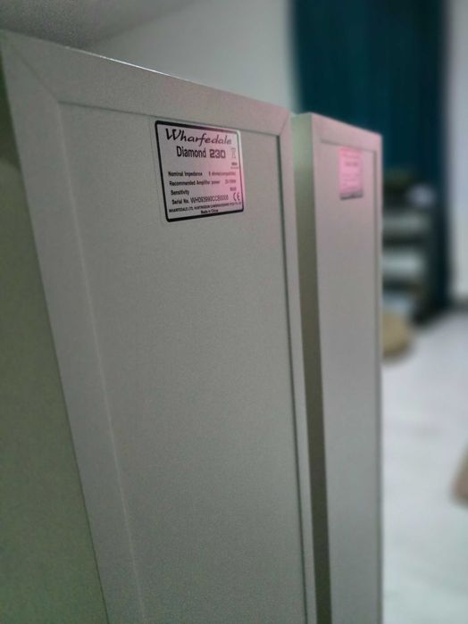 Boxe de podea Wharfedale Diamond 230 White