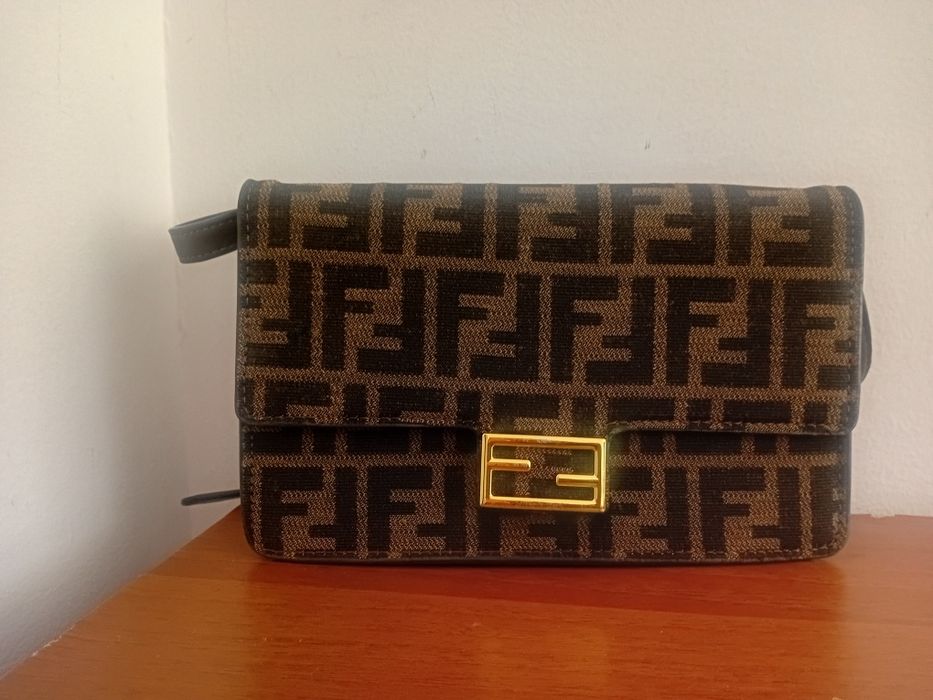 Fendi сөмкесі сатылады