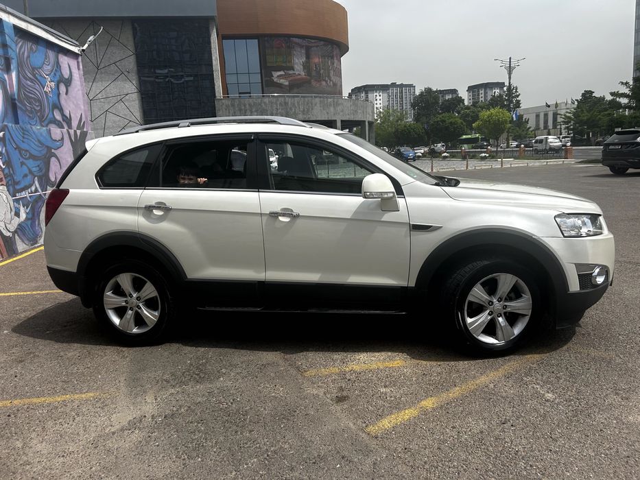 Chevrolet Captiva LTZ 2011 – 3.2л V6 – Пробег 88,000 км – Иностранец