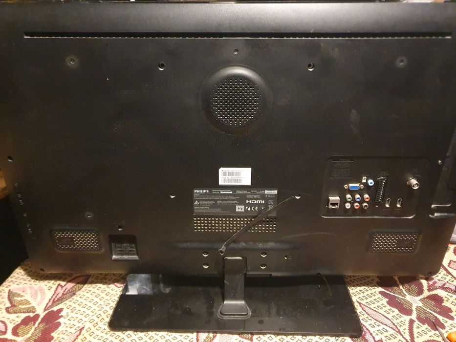 Tv philips 32 inch PFL3517H probleme display nu este spart