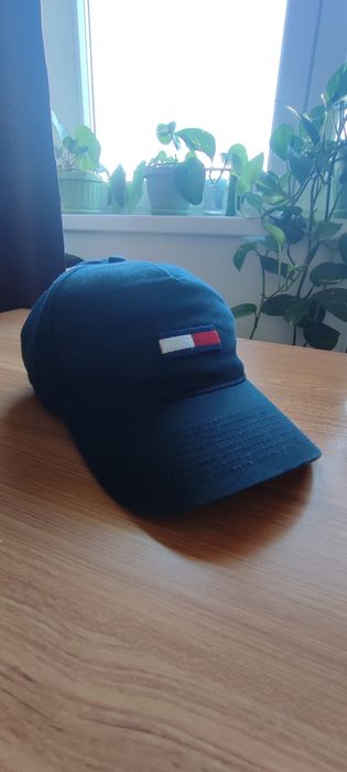 Vând șapcă originală Tommy Hilfiger