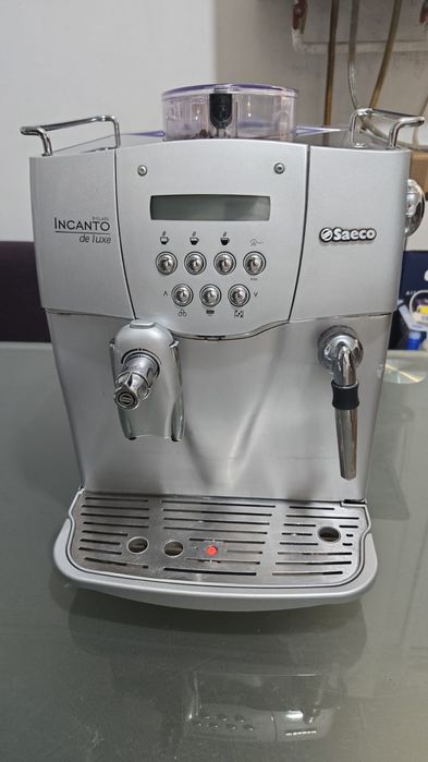 Vând aparat cafea Saeco Incanto Deluxe
