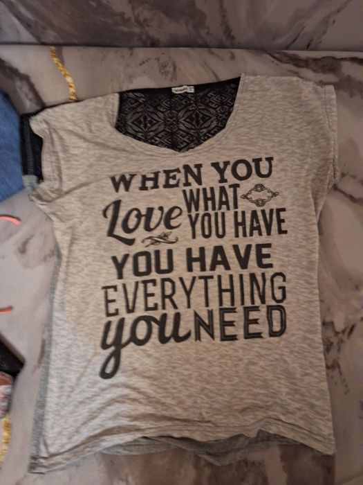 Дамски спортни дрехи и блузи  М